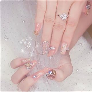 Shop nails vùng North cần tìm thợ SNS, thợ bột có đưa rước 