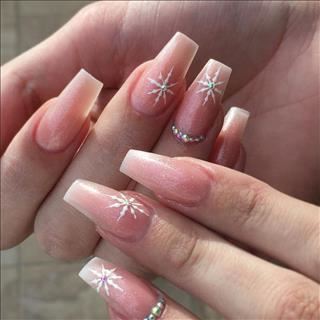Shop nail cần thợ CTN, SNS và thợ BỘT biết làm Gel Builder