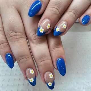 Shop cách Cabramatta 30' tuyển thợ bột biết design, thợ eyelashes